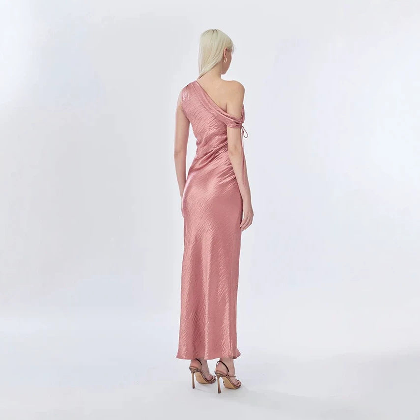 Dame elegant lang asymmetrisk kjole med raffineret flæsedetalje Skovae