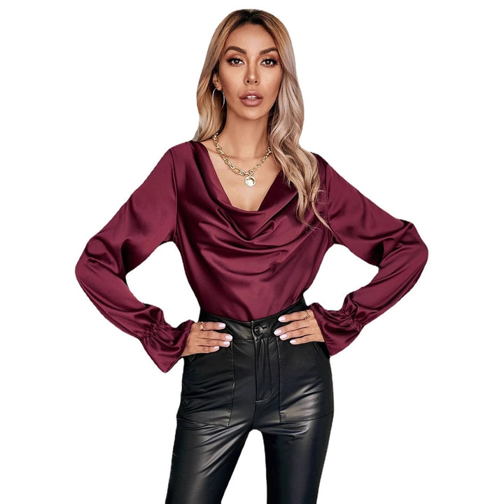 Damebluse med elegant drapering og voluminøse ærmer Stilla