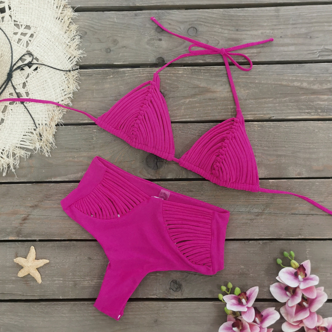 Dame bikini-set med innovativt ribbet design og dyb trusse Stilla