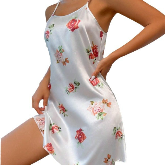 Dame Satin-nattkjole med blomstret design og spaghetti stropper Skovae
