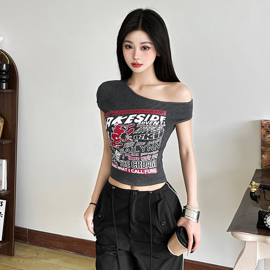 Dame Crop-Top med asymmetrisk snit og grafisk print Stilla