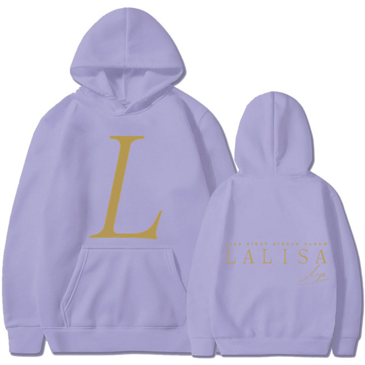Kvindernes hoodie med stilfuldt initialer print og generøs kængurulomme Skovae