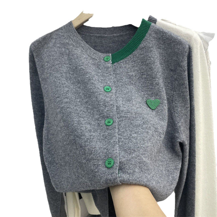 Dame cardigan med kontrasterende detaljer og elegant hjerteapplikation Stilla
