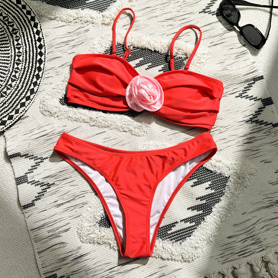 Dame bikini sæt med blomster top og figurskabende flæser Stilla