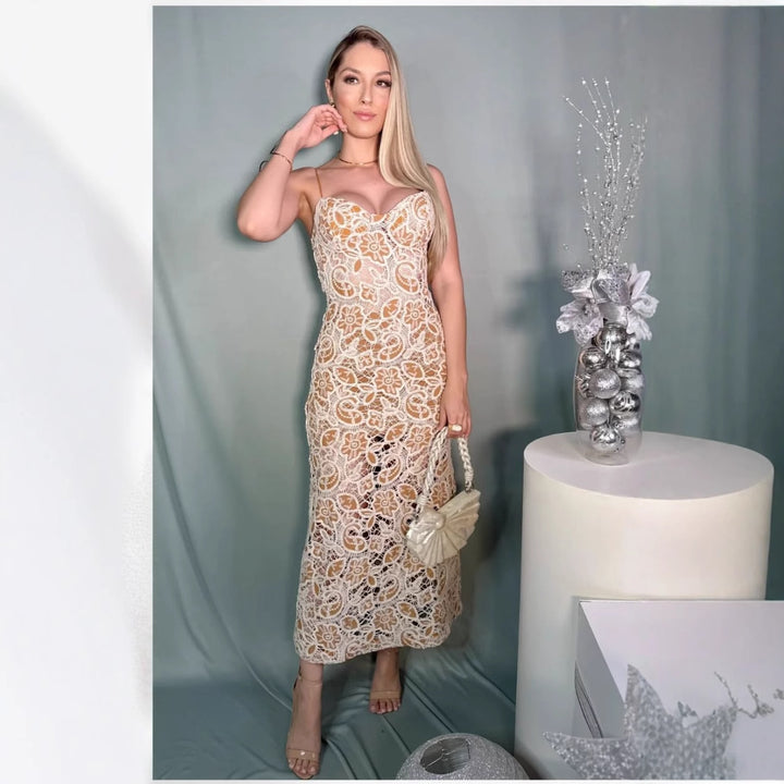 Dame spidsdress med forførende snit Stilla
