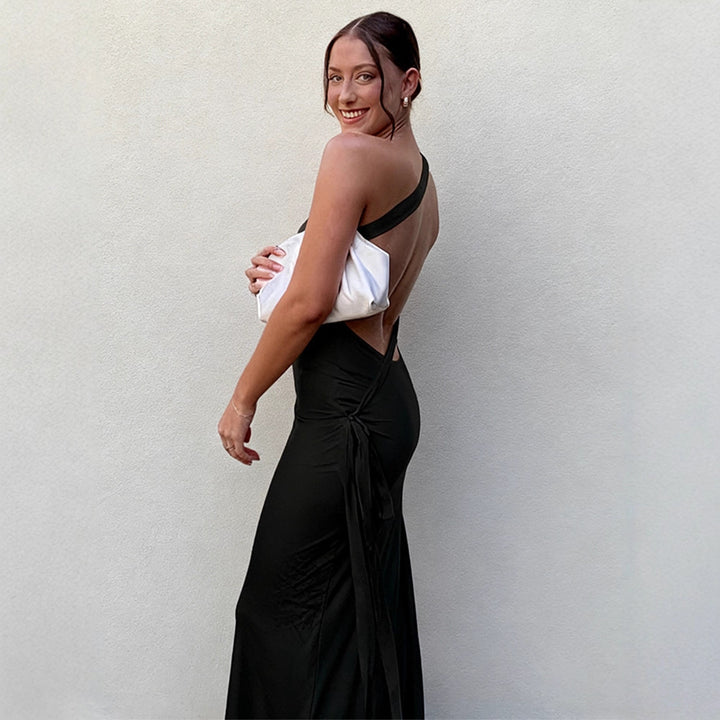 Dames elegant maxi kjole med asymmetrisk halter design og skinnende satin Skovae