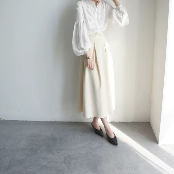 Damebluse med voluminøse ærmer og elegant plissébehandling Stilla