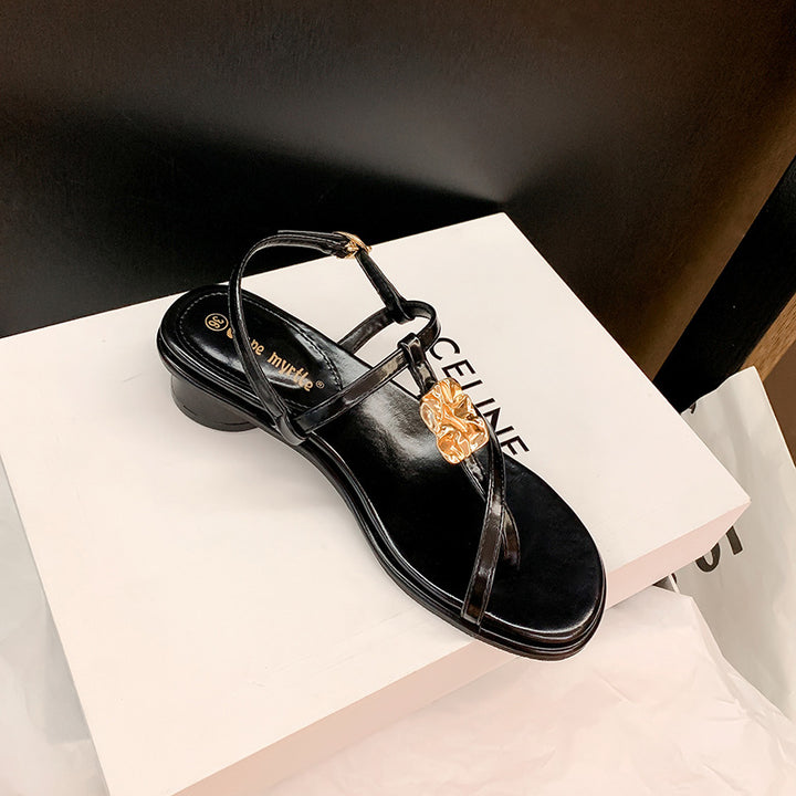 Dame sandaler med elegant design og dekorativ metalspænde Stilla