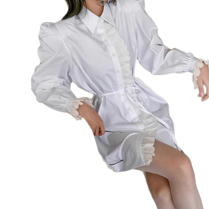 Dame skjortekjole med dekorative ruffles dekoration og et elegant bindebælte Stilla