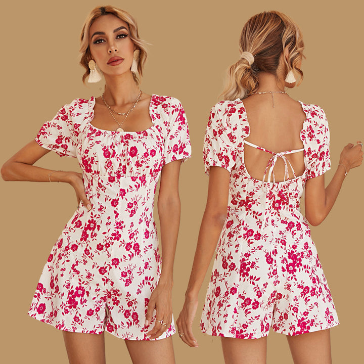 Dame Playsuit med blomsterdesign og feminine pufærmer Stilla