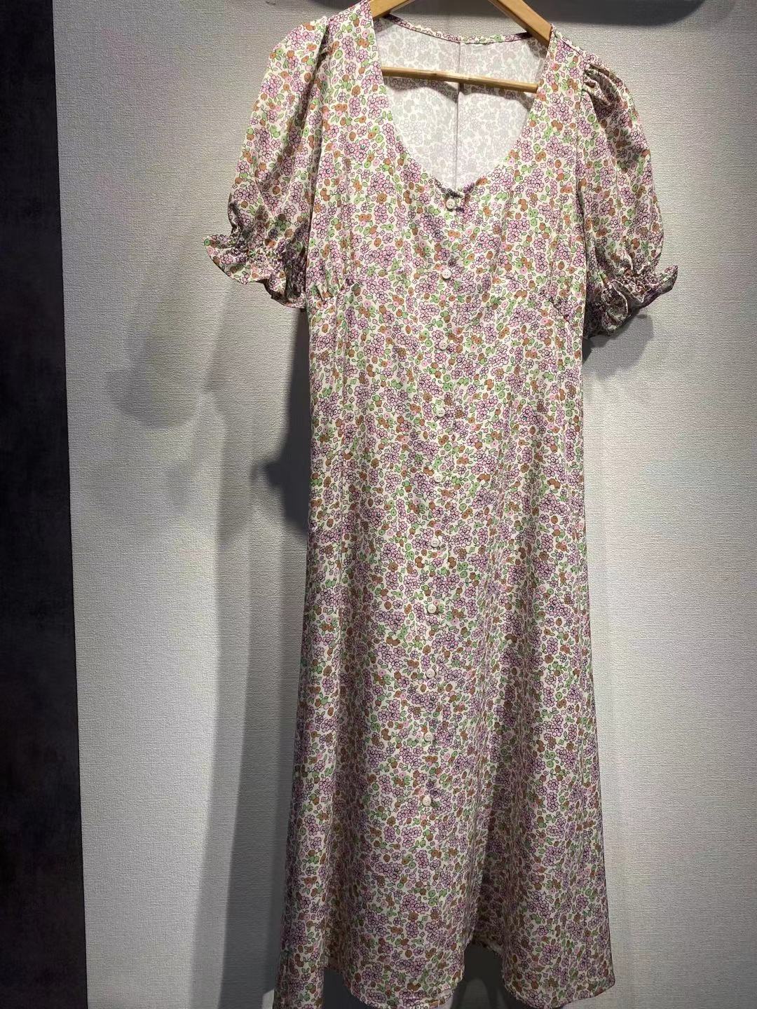 Dame Midikjole med legende blomsterprint og voluminøse ærmer Stilla