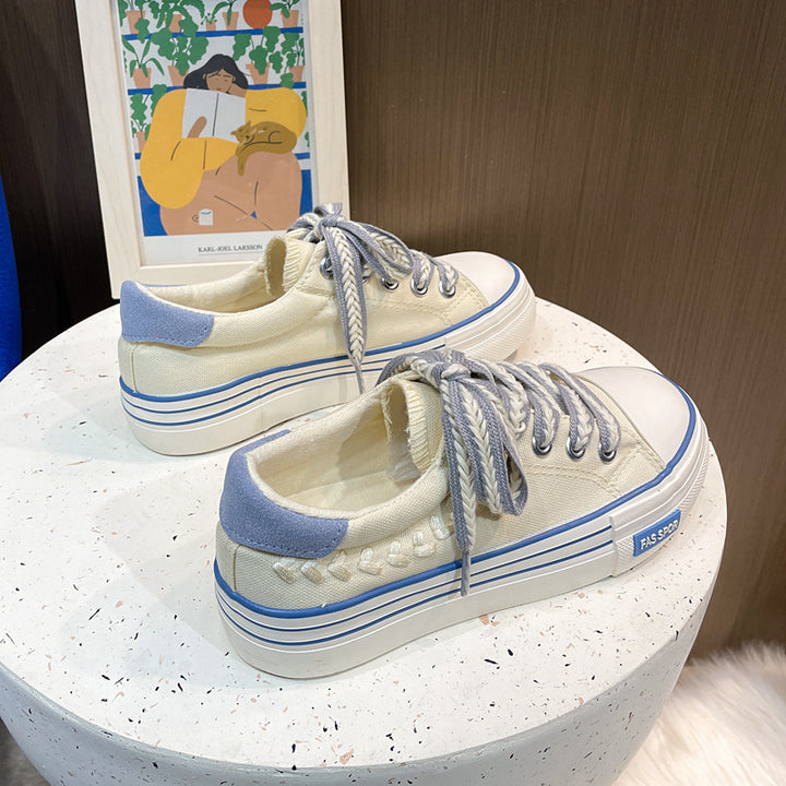 Dame Sneakers i urban stil med unikt snøredesign og komfortable såler Stilla