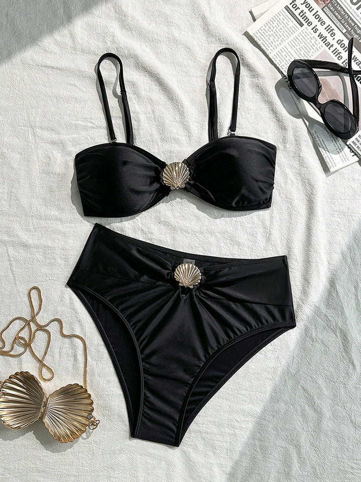 Dame Bandeau-bikini med elegant muslingdetalje og høj benudskæring Skovae