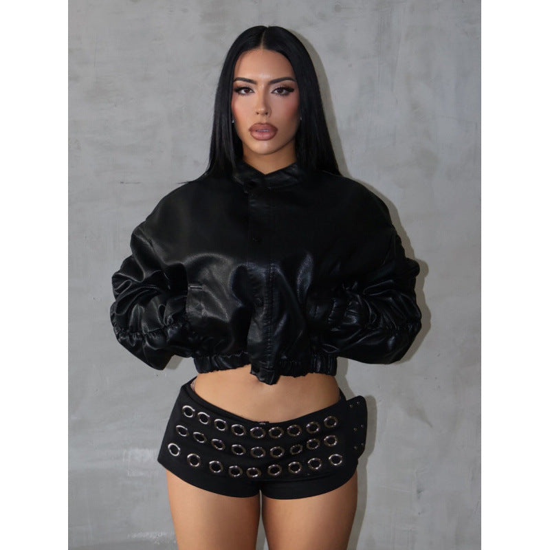 Damen modischer Minirock mit asymmetrischem Schnitt und metallischen Details Skovae