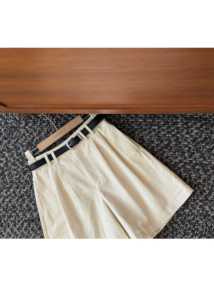 Dame løse shorts med elegant taljebælte og moderne plisser Stilla
