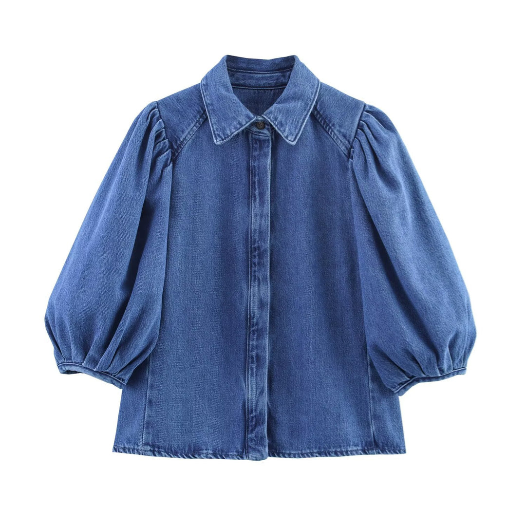 Damer let og struktureret bluse med ballonærmer og vide jeans Skovae