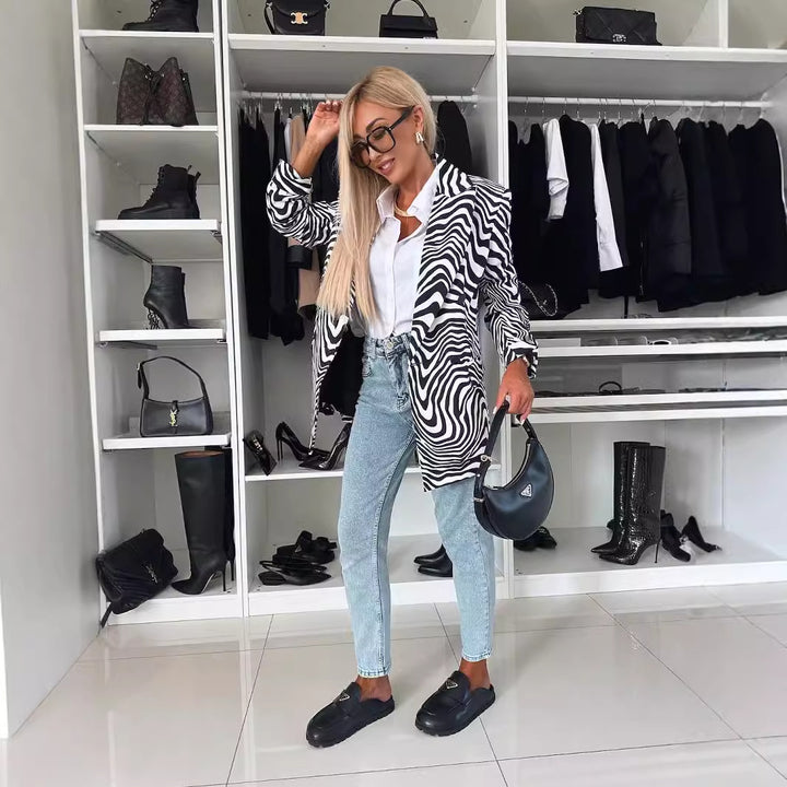Dame Oversized Blazer med iøjnefaldende Zebra-print og elegante detaljer Stilla