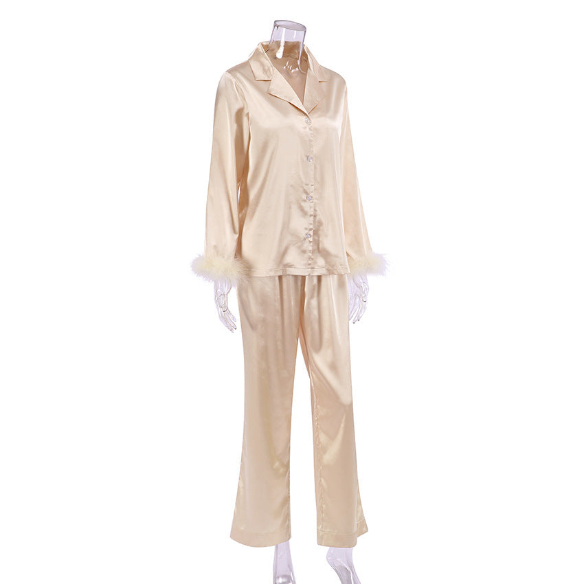 Dame Satin Pyjamakombi med luksuriøs fjerbesætning Stilla