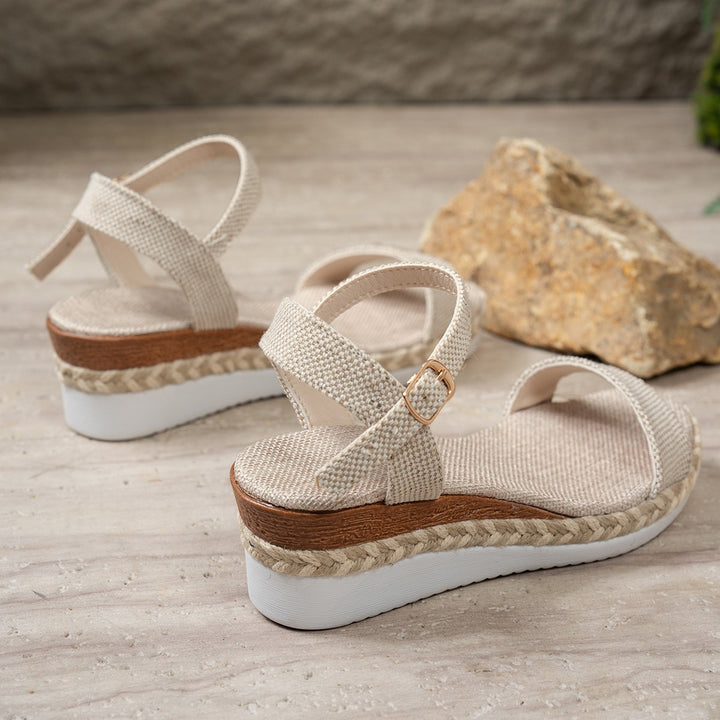 Dame elegante kile sandals med flettet rem design og komfortabel sål Stilla