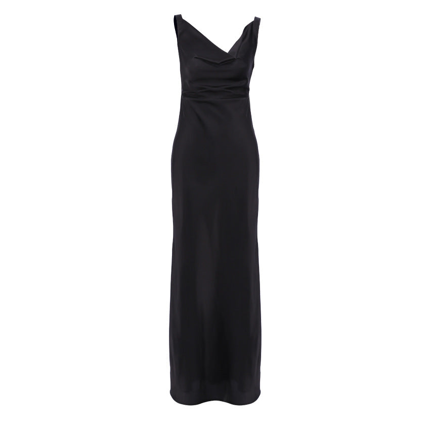Dame maxi-kjole med elegant V-udskæring og flydende satin-finish Stilla