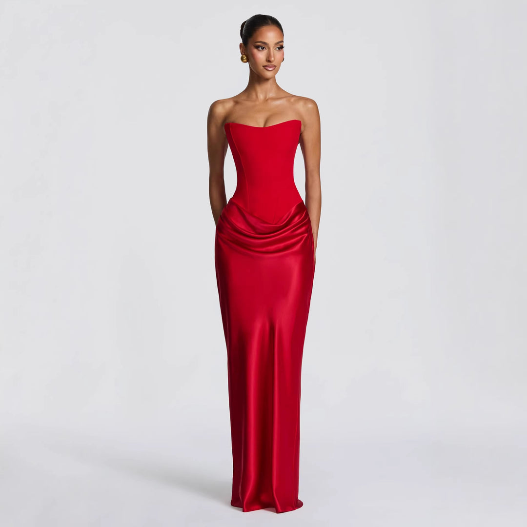 Kvinders aftenkjole med off-shoulder design og elegant slids Skovae