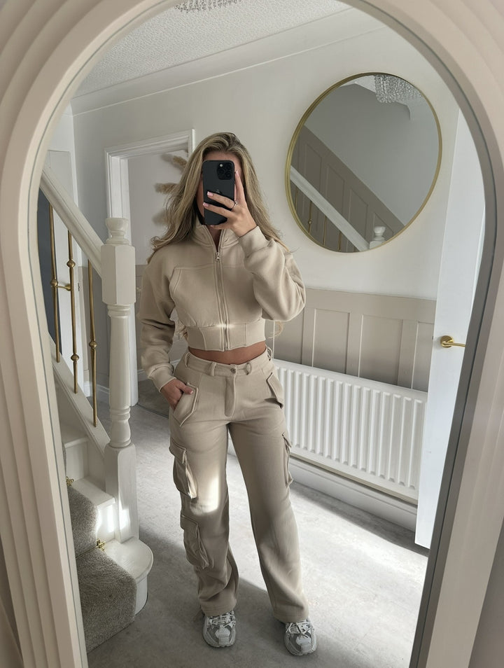Kvinders fashionable cropped fritids sæt med funktionel lynlås og praktiske lommer