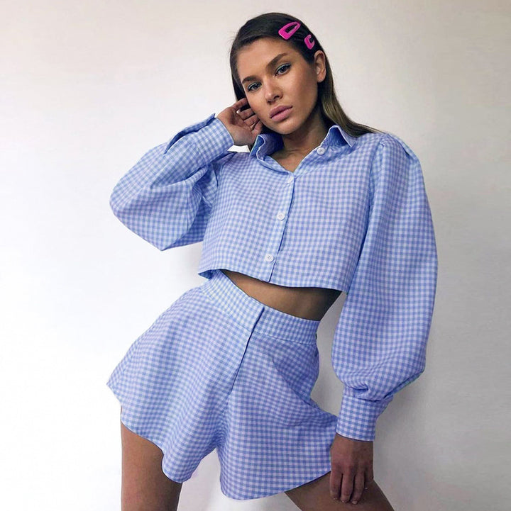 Dame sæt bestående af cropped skjorte og horteln shorts i ternet design Stilla