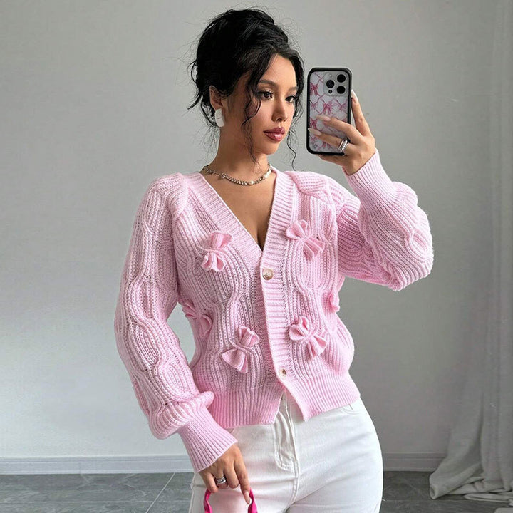Kvinders cardigan med blomster-reliefdesign og knapbare detaljer Stilla