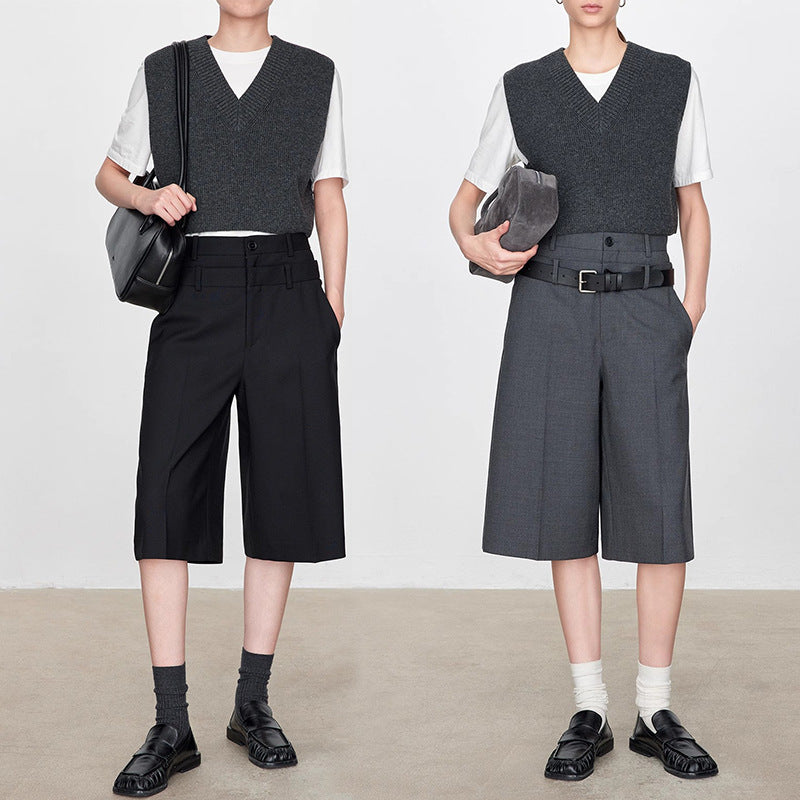Dame sportlig blousonjakke med moderne snit og dertil passende kort shorts i elegant look Stilla