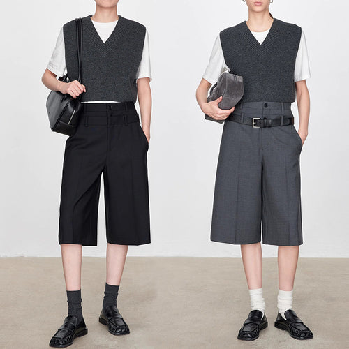 Dame sportlig blousonjakke med moderne snit og dertil passende kort shorts i elegant look Stilla