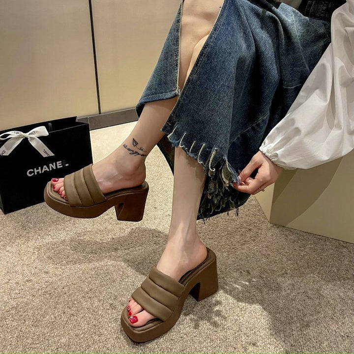 Dame platform sandaler med bred remdesign og moderigtig blokhæl Stilla