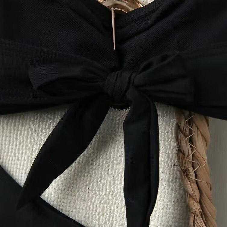 Dame bikini sæt med elegant knude og gyldne accentdetaljer Skovae