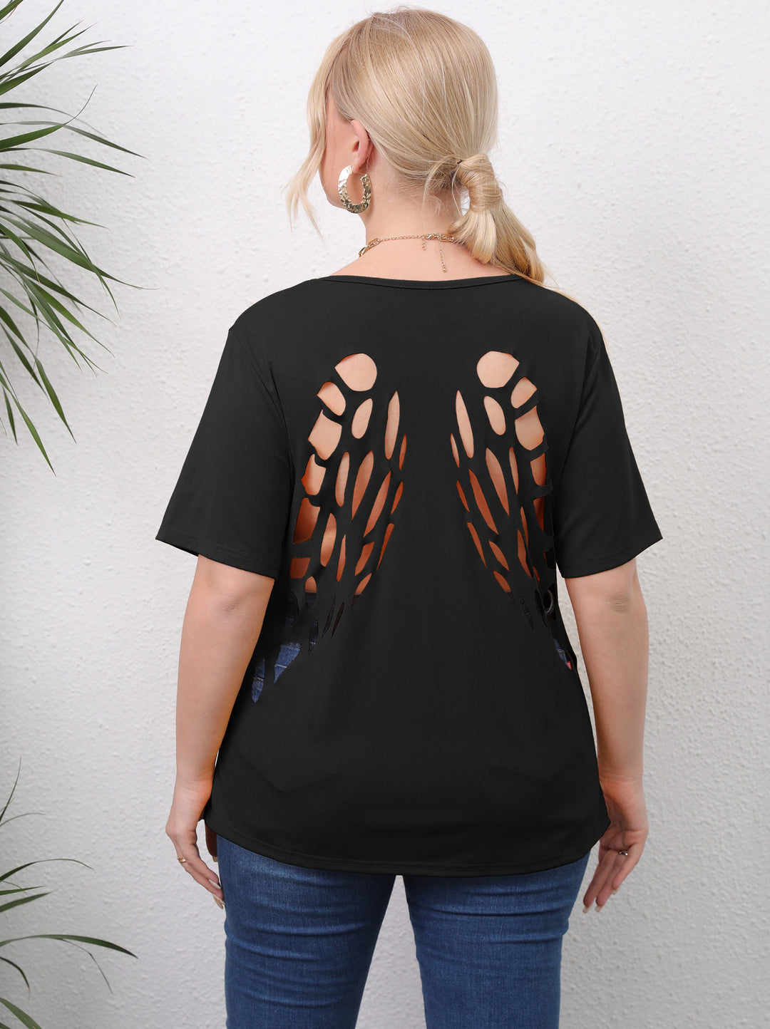 Dame trendy T-shirt med kreative udskæringer Skovae
