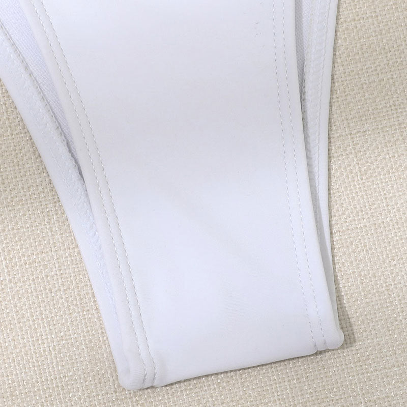 Dame bikiniunderdel med højt skåret design og minimalistisk snit Stilla