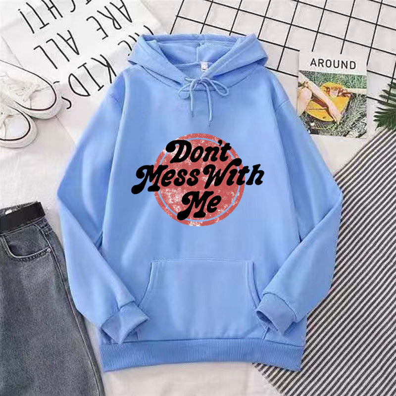 Kvinders hoodie med kreativt statementsdesign Skovae
