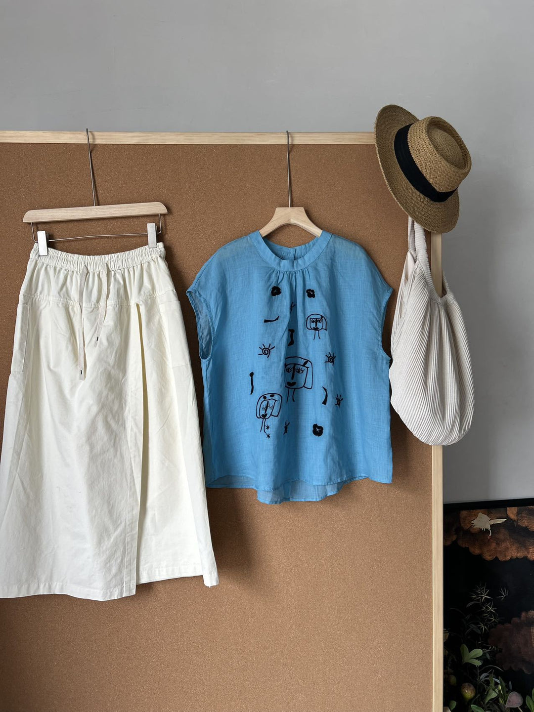 Femme Kunstnerisk Broderet Bluse med Flydende Snit Stilla