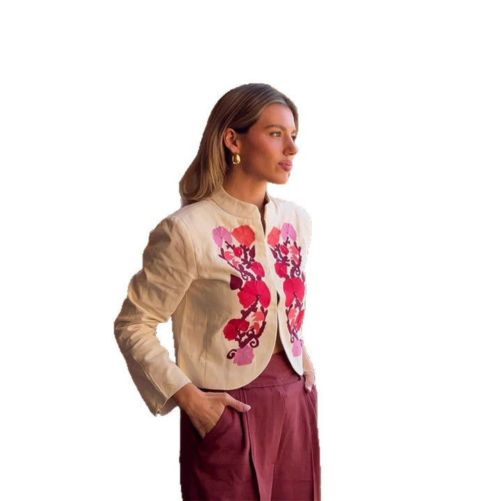 Dame elegant Blazerjakke med florale broderier Stilla
