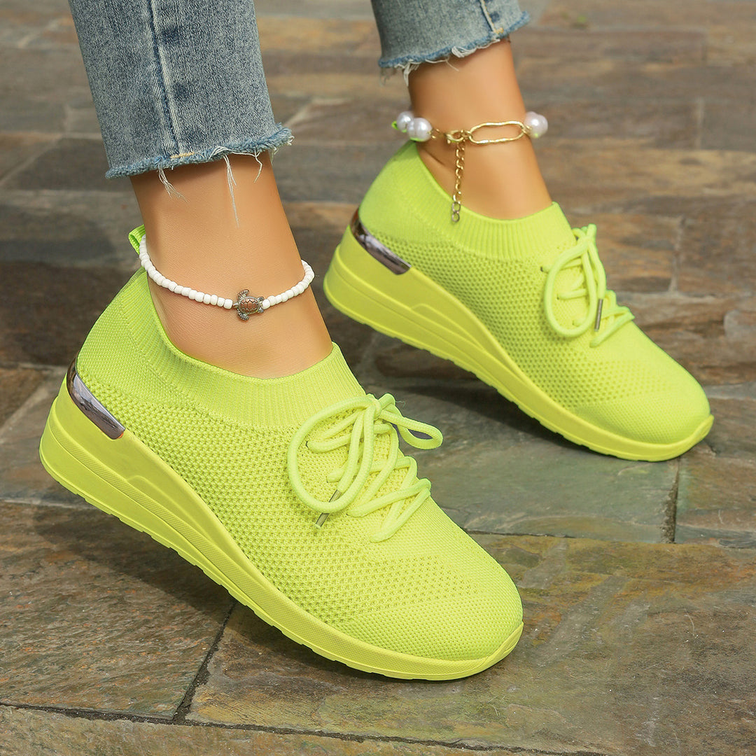 Dame Elegante og sporty Sneakers med åndbart strikmateriale og komfortabel plateau Stilla