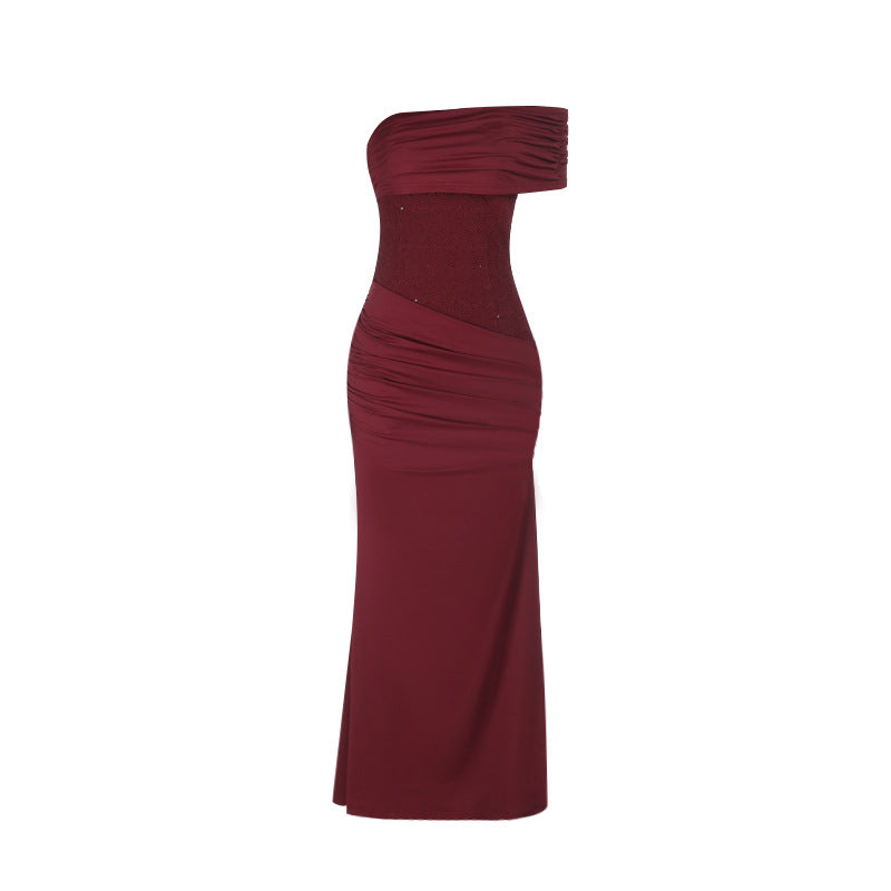 Dame Elegant Aftenkjole med Asymmetrisk Strop Design og Funklende Top