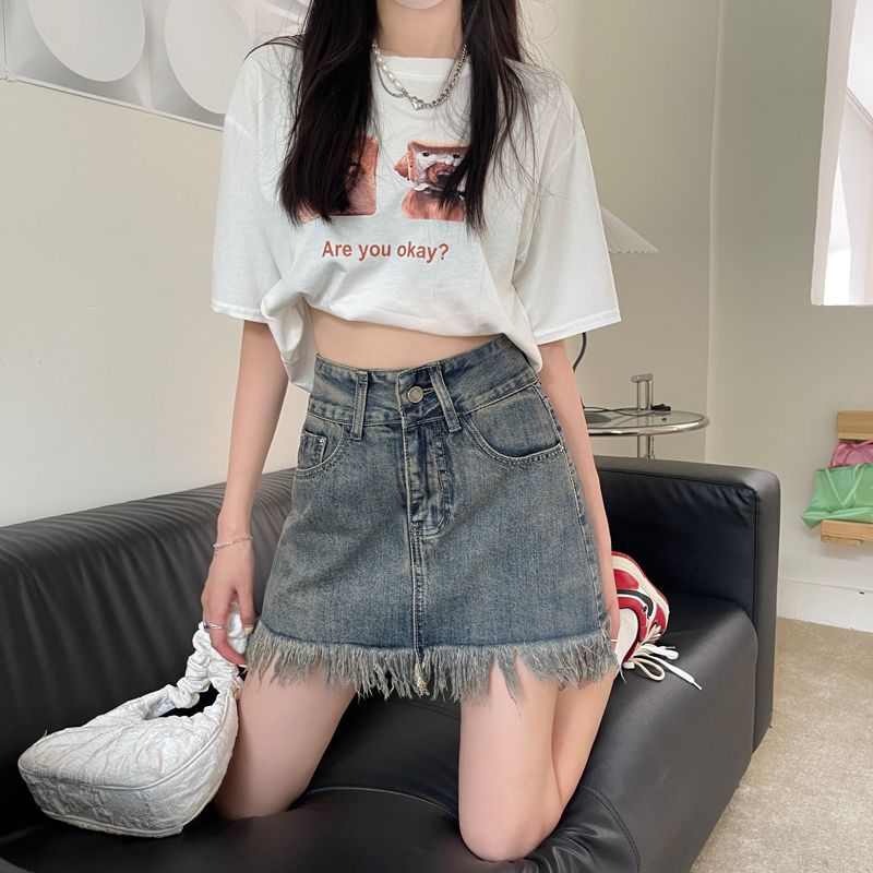 Kvinder's denim shorts med flagrende kant og høj talje