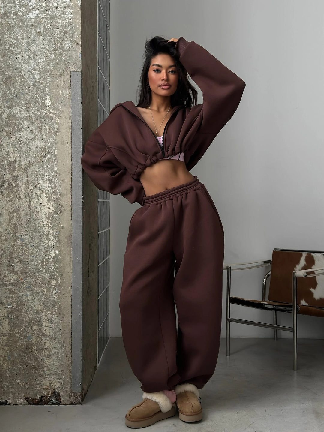 Women's sporty cropped hoodie and wide jogger pants set Skovae