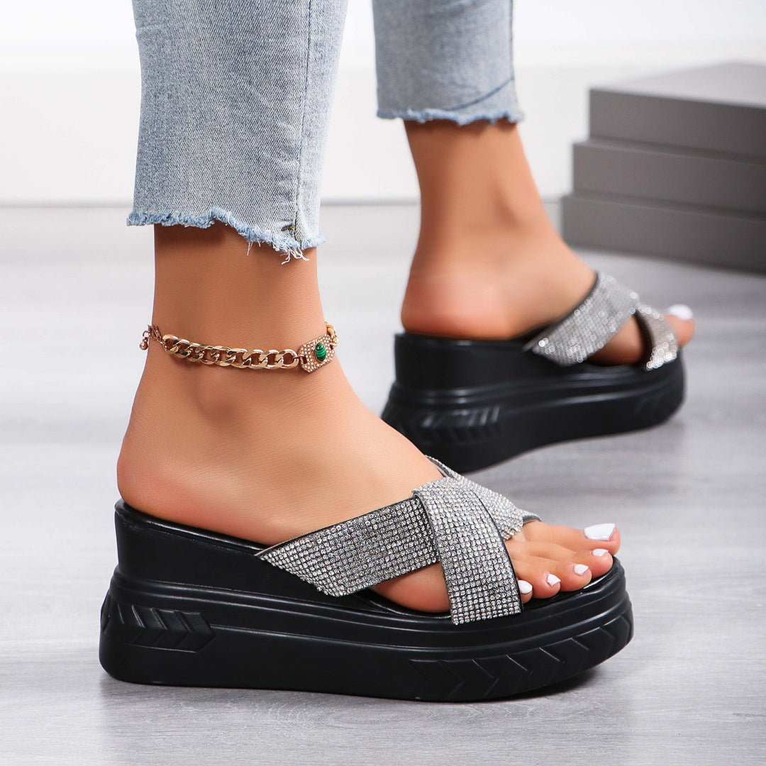 Dame Glamourøse Tåsplit Sandaler med glitrende Krydsremme og moderigtigt Plateau Stilla