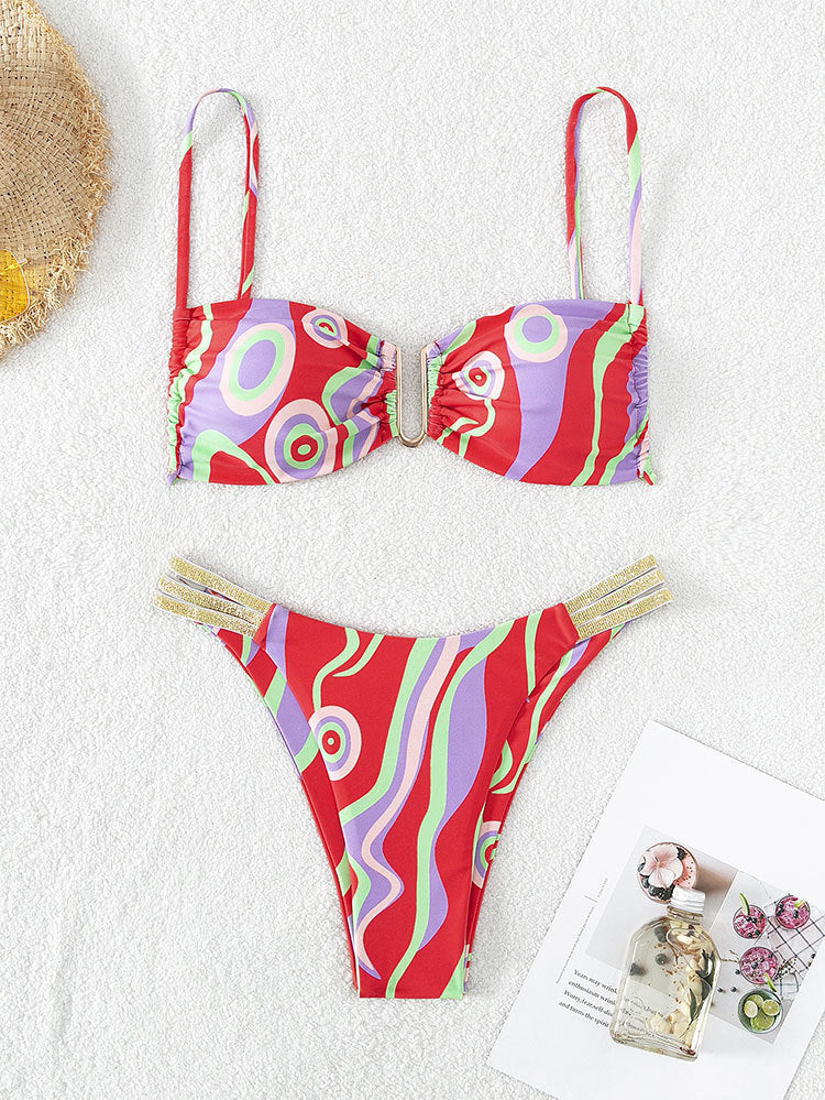 Damebikini med moderigtige flæsedetaljer og trendy farvegradient Skovae