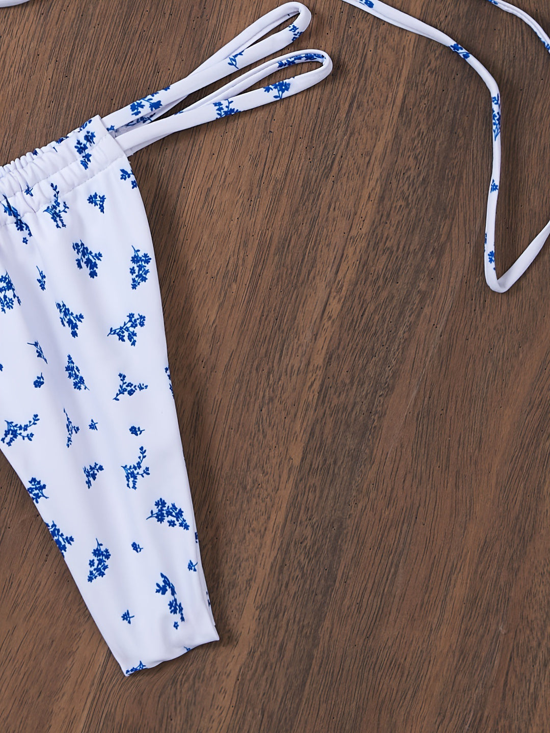 Dame Triangel-Bikini med blomsterdetaljer og justerbare stropper Stilla