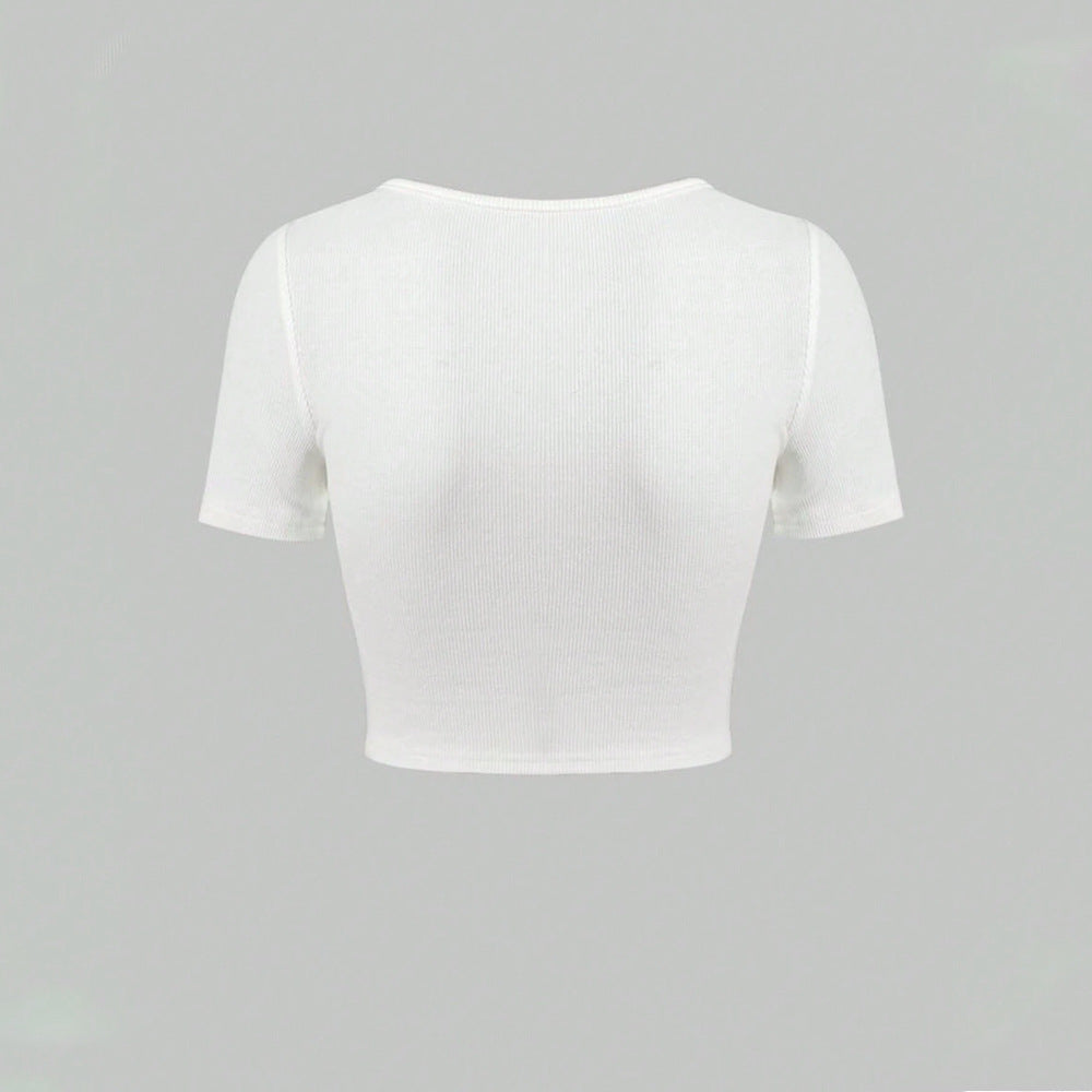 Kvinders crop top med v-hals og dekorativ ringdetalje Stilla