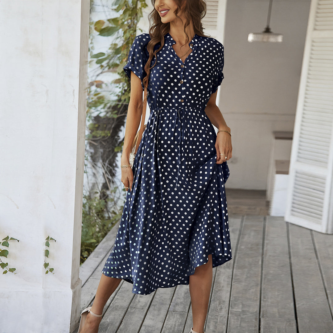 Dame sommerkjole med knaplukning og figursyet design Stilla