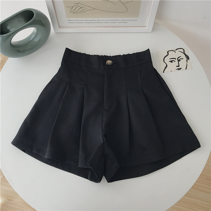 Kvinders elegante shorts med plisseringer og knapdetalje