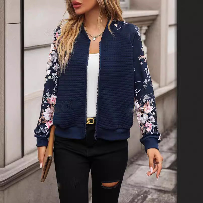 Dame fashionable bomberjakke med florale ærmedetaljer Stilla