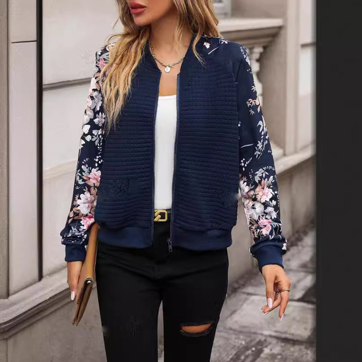 Dame fashionable bomberjakke med florale ærmedetaljer Stilla