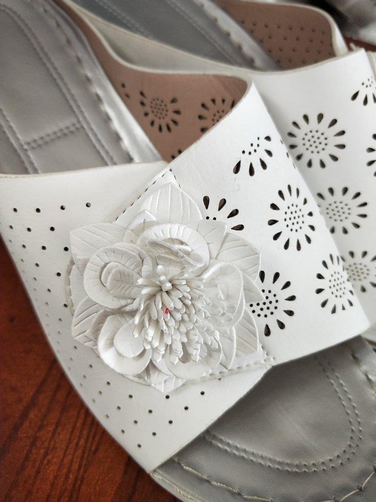 Dame Komfortable og stilfulde Clogs med blomst dekoreret applikation Stilla